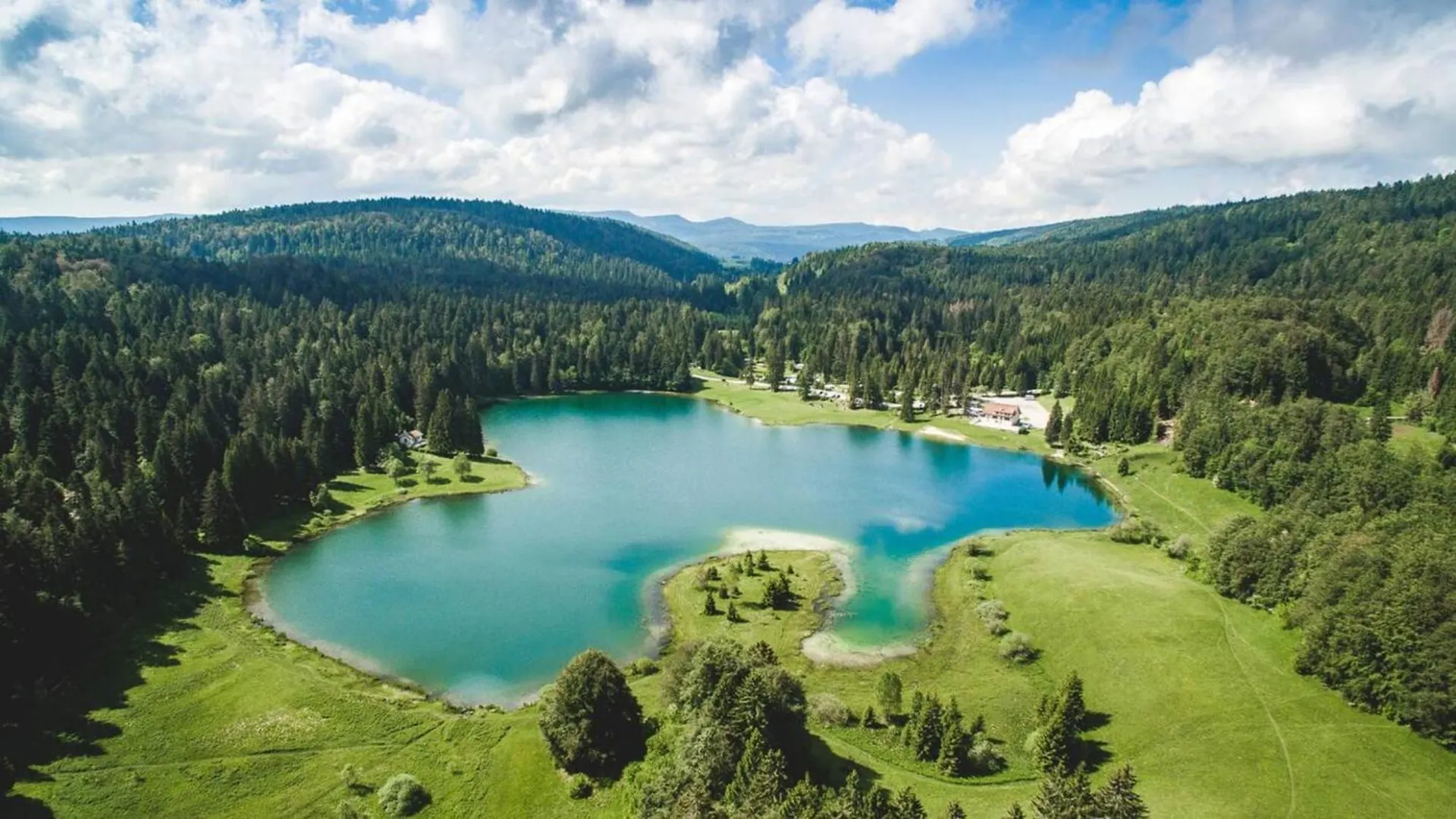 Entre Lacs Et Sapins Dortan Apartment